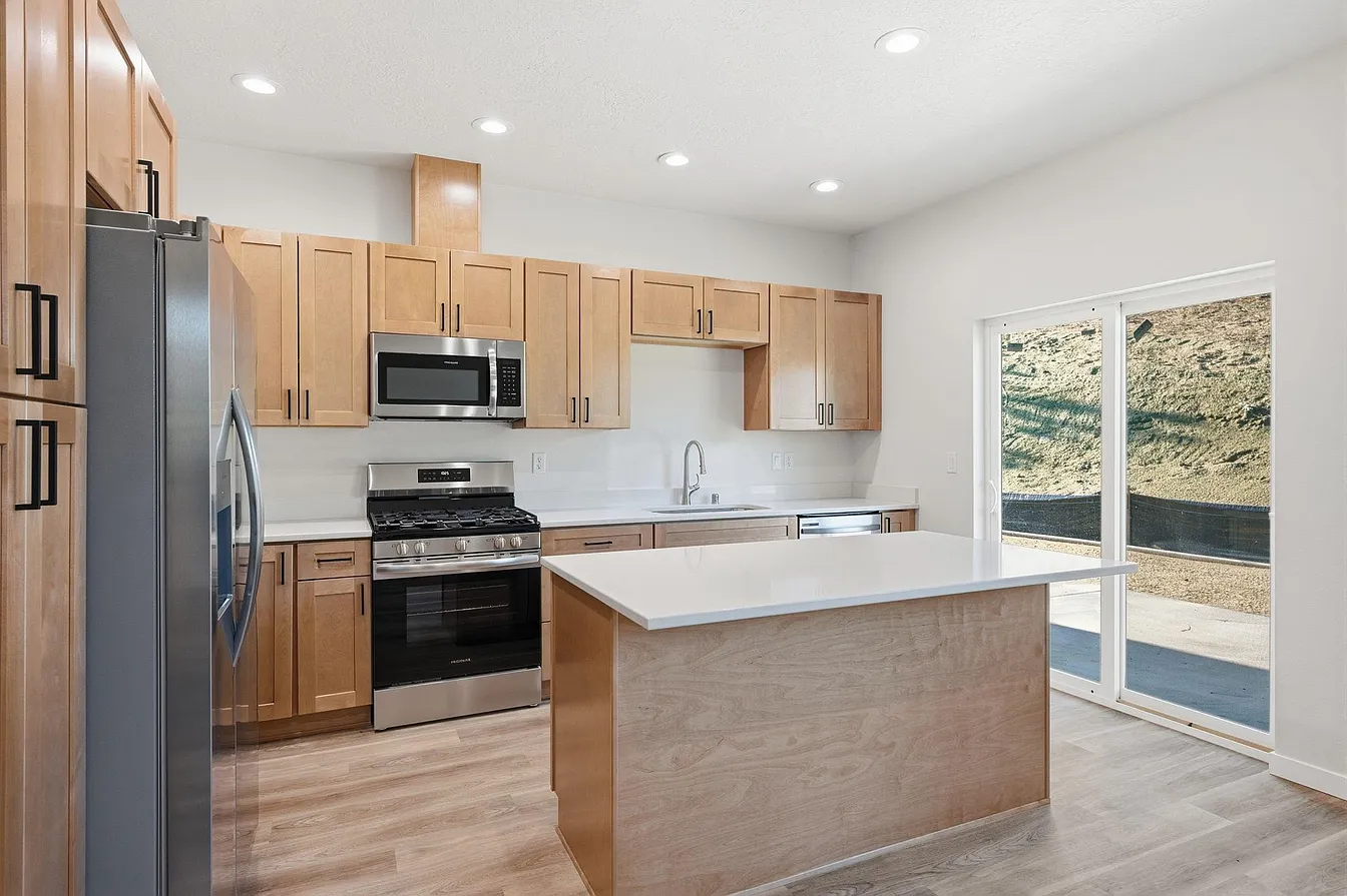 Elcliff Duplex kitchen with island